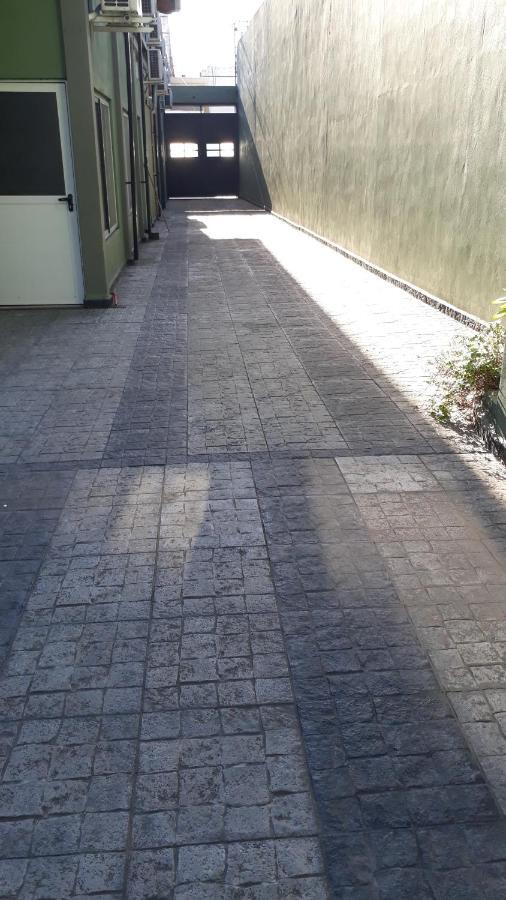 Hostel Puerta De Hierro Villa Alsina エクステリア 写真