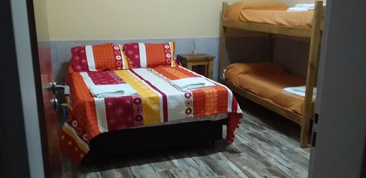 Hostel Puerta De Hierro Villa Alsina エクステリア 写真